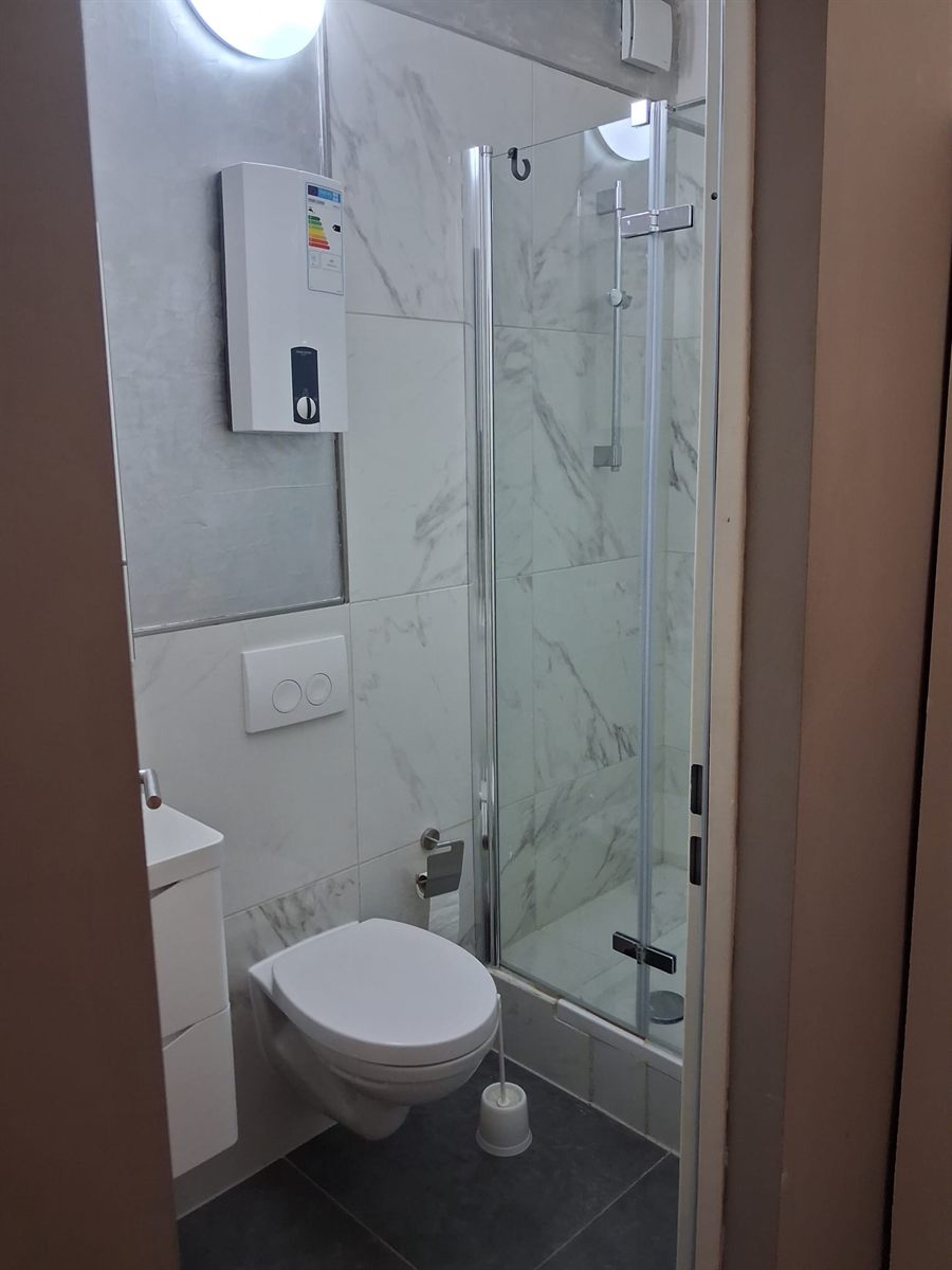 Eigenes Bad in einem Monteurzimmer der 1. Etage in Duisburg-Hamborn